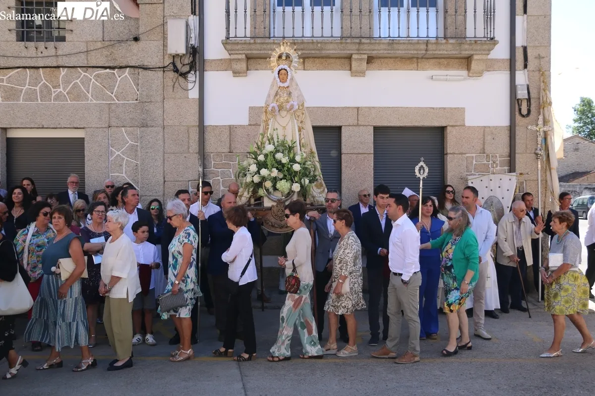 Ofertorio, procesión, cambio de mayordomos y encierro de Galache al estilo tradicional / CORRAL 