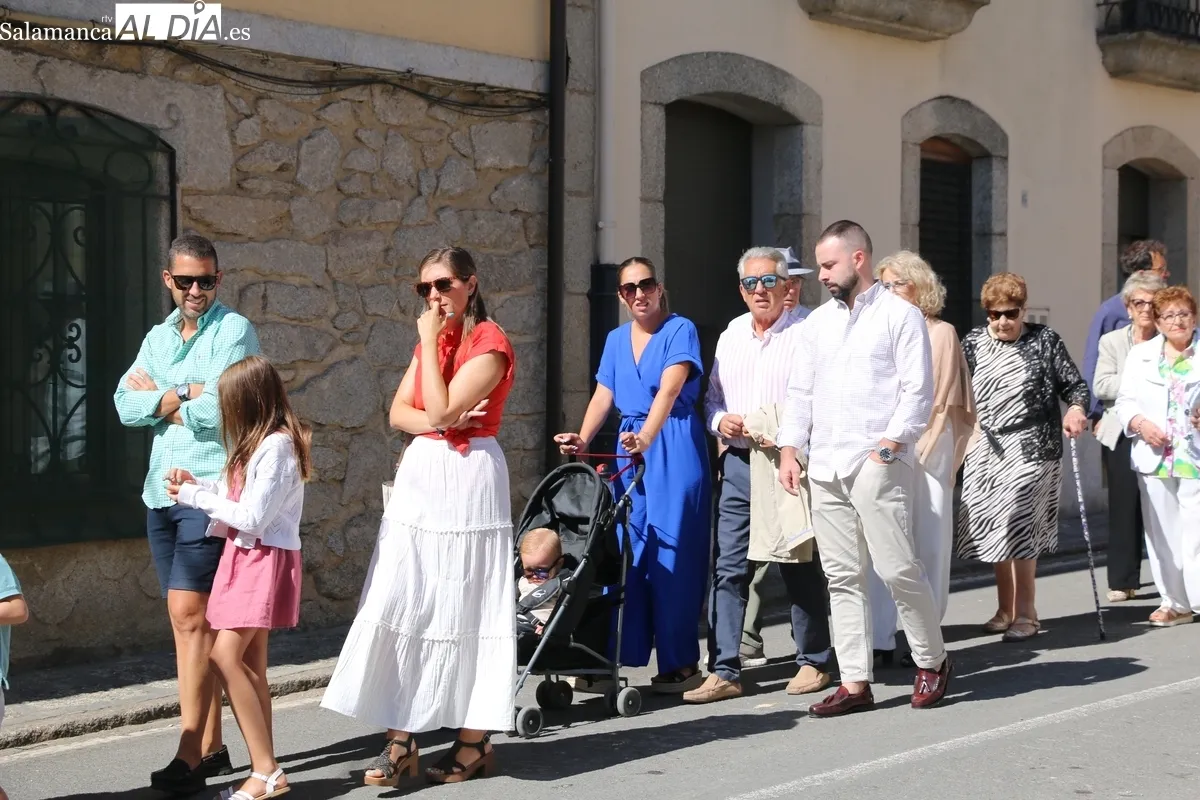 Ofertorio, procesión, cambio de mayordomos y encierro de Galache al estilo tradicional / CORRAL 