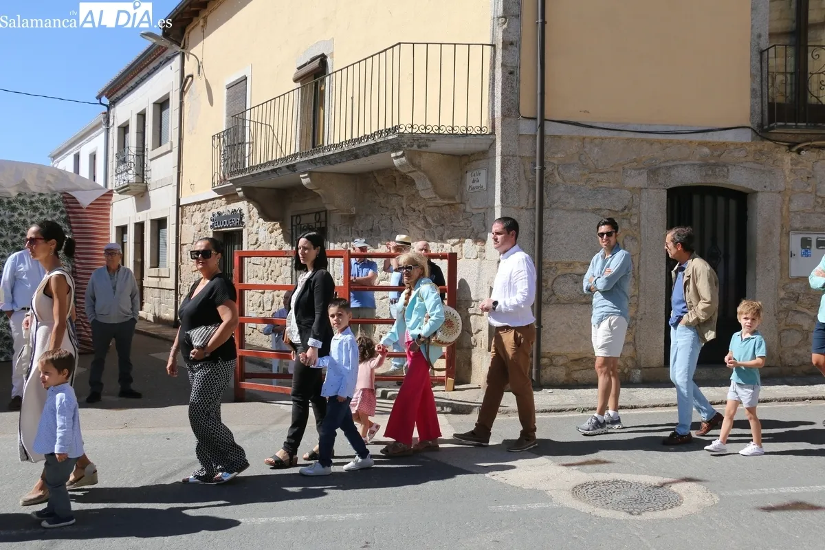 Ofertorio, procesión, cambio de mayordomos y encierro de Galache al estilo tradicional / CORRAL 