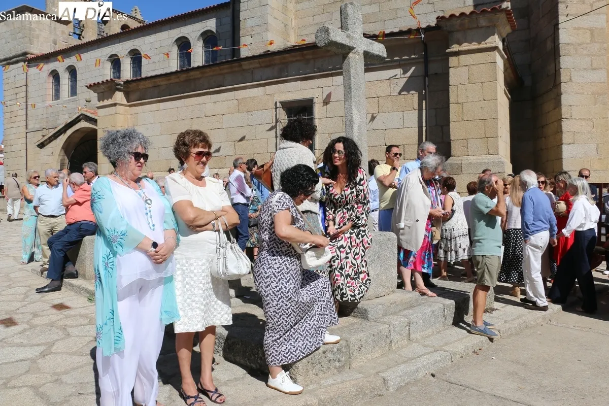 Ofertorio, procesión, cambio de mayordomos y encierro de Galache al estilo tradicional / CORRAL 
