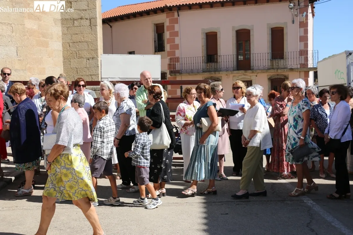 Ofertorio, procesión, cambio de mayordomos y encierro de Galache al estilo tradicional / CORRAL 
