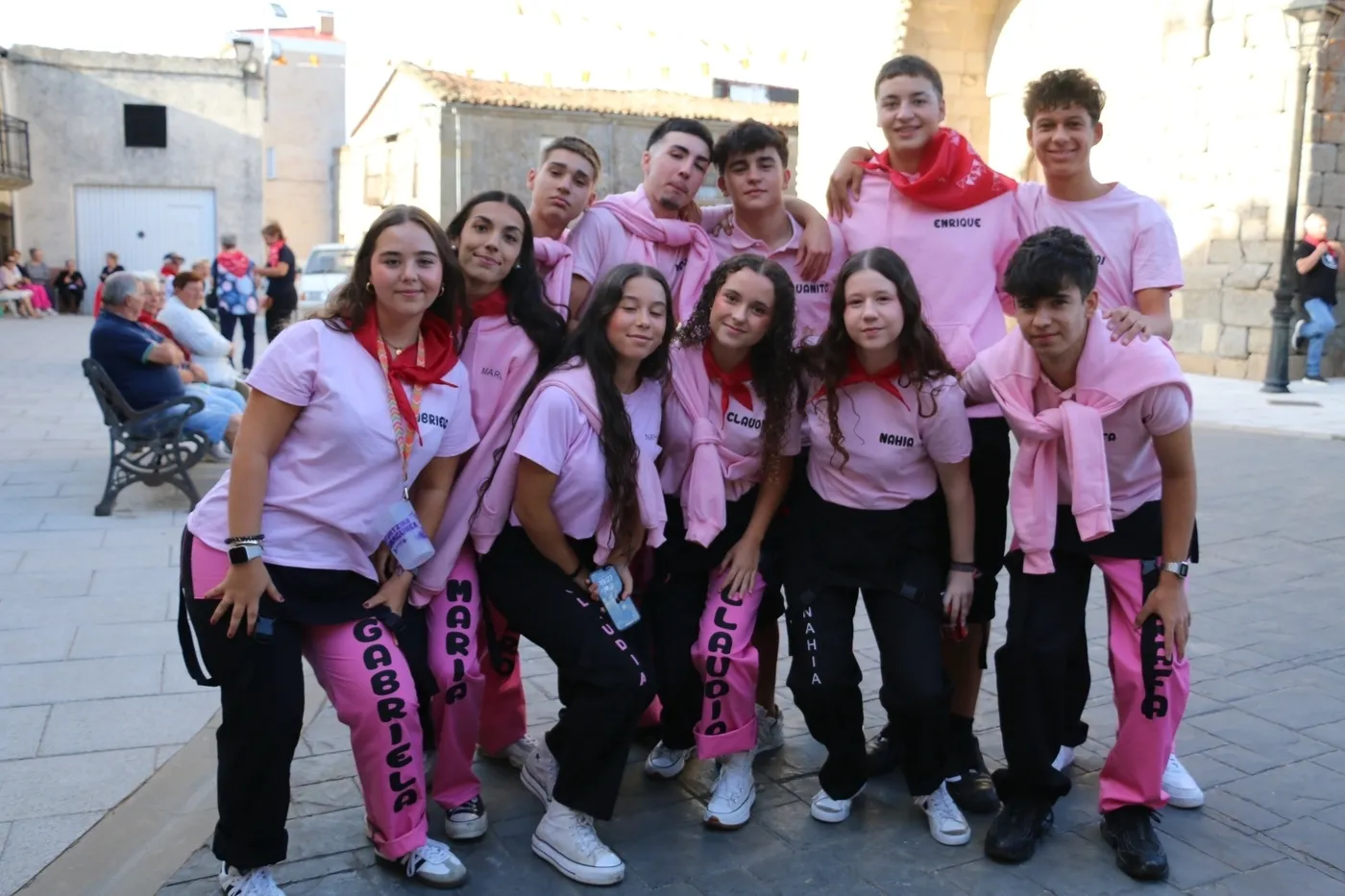 La peña S/N enciende la mecha de las fiestas en Pereña de la Ribera con un pregón salido del corazón / CORRAL 
