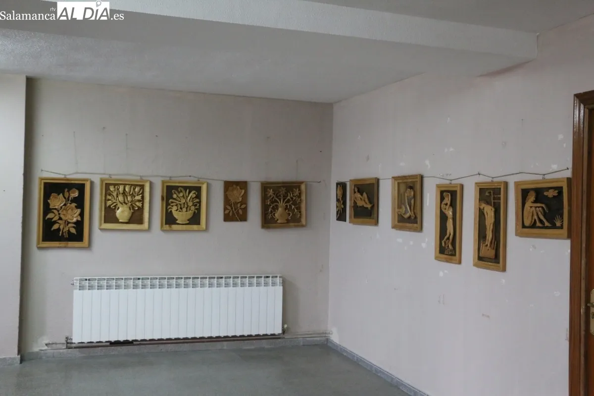 Exposición de talla en madera de Julián Vicente en la 2ª planta de la Casa Consistorial de Pereña / CORRAL