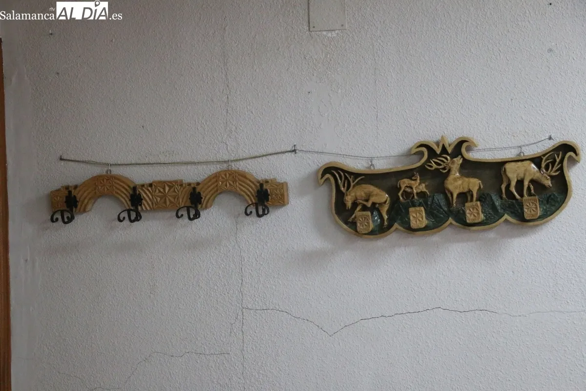 Exposición de talla en madera de Julián Vicente en la 2ª planta de la Casa Consistorial de Pereña / CORRAL