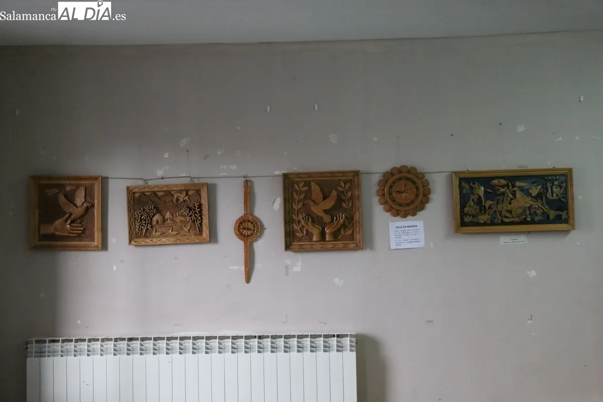 Exposición de talla en madera de Julián Vicente en la 2ª planta de la Casa Consistorial de Pereña / CORRAL