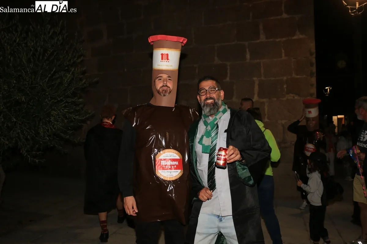 Espectacular desfile de carrozas en Pereña de la Ribera / CORRAL