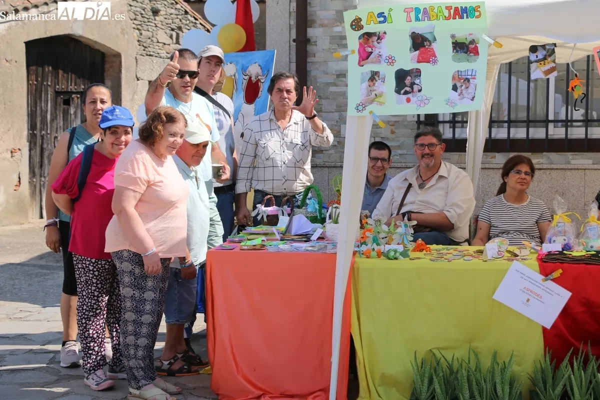 Nuevo éxito de la feria de Peralejos de Abajo, esta edición con 32 expositores y con productos de gran calidad / CORRAL