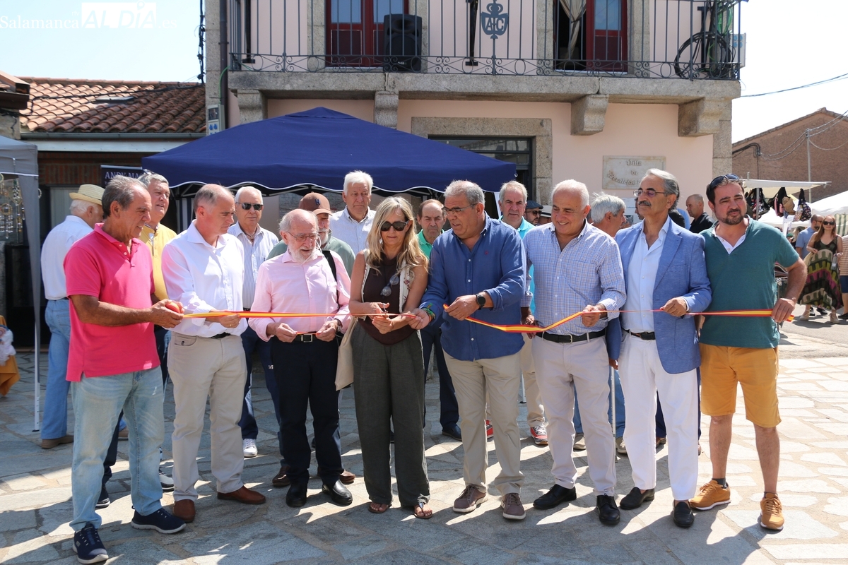 Feria de Peralejos de Abajo 2025: éxito de expositores y la emoción del alcalde por un incendio