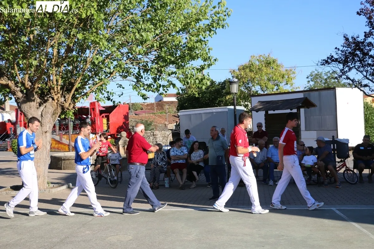 Vibrante partido de pelota en Encinasola de los Comendadores / CORRAL