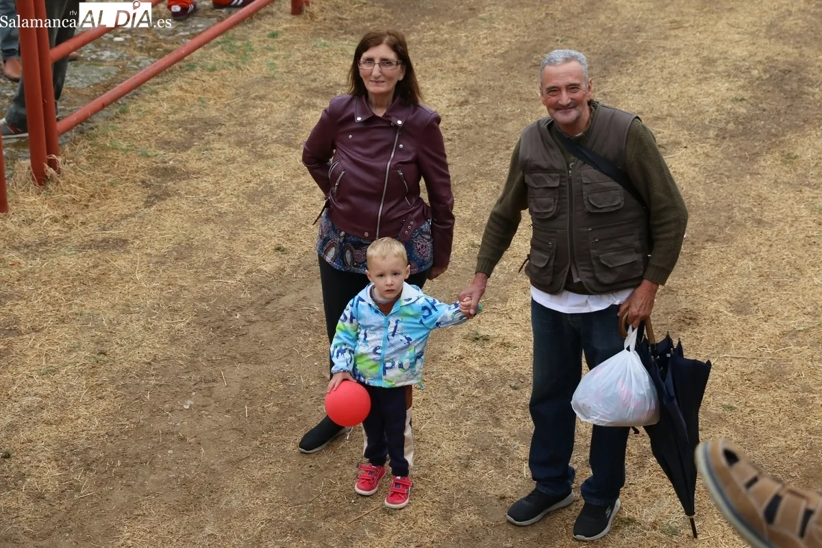 Bonito y rápidísimo encierro de Valdeflores en Pereña animado por las peñas y la charanga La Escala 2.0 / CORRAL Y SÁNCHEZ