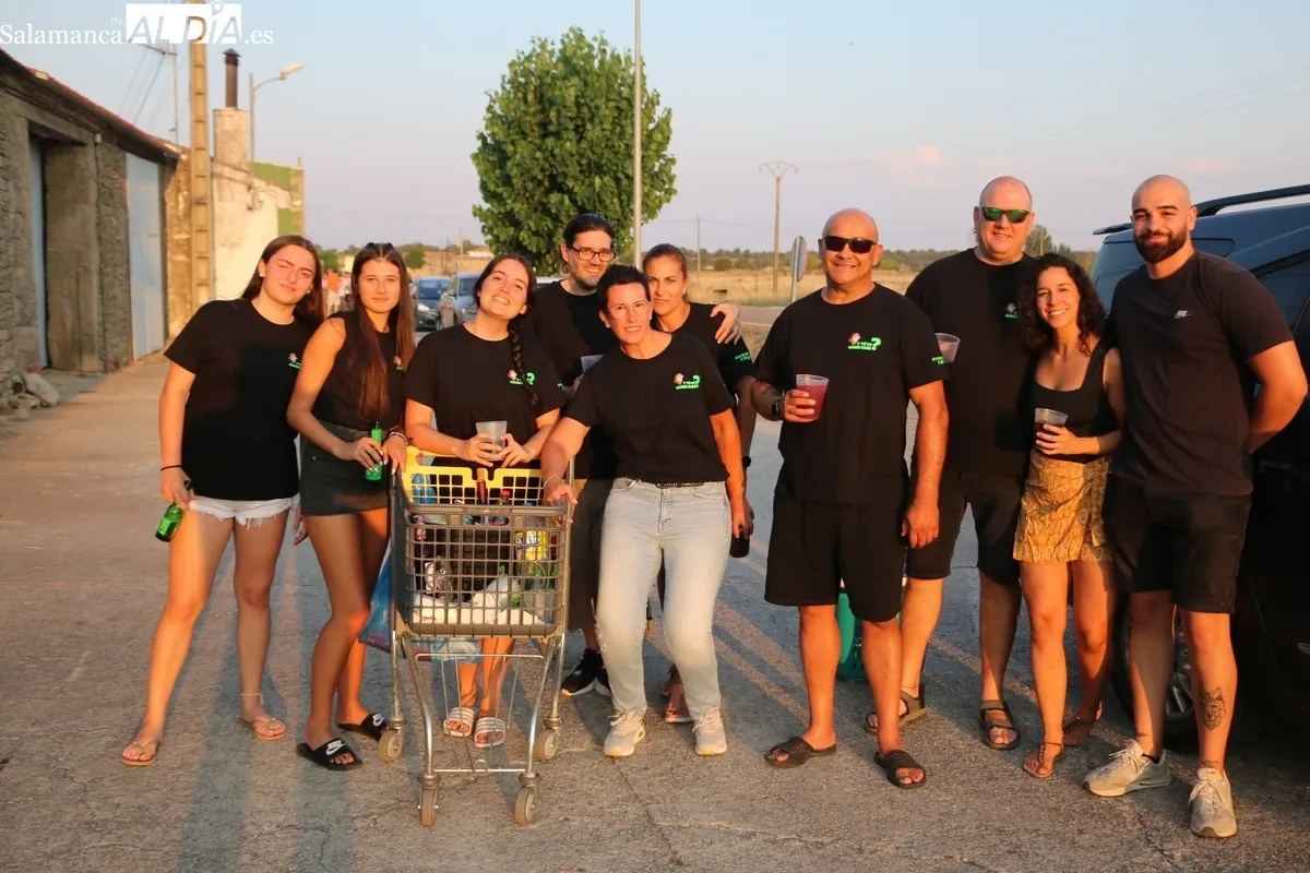 En torno a unas 500 personas asistían a la merienda-cena a base empanada de distintos tipos y hornazo / CORRAL