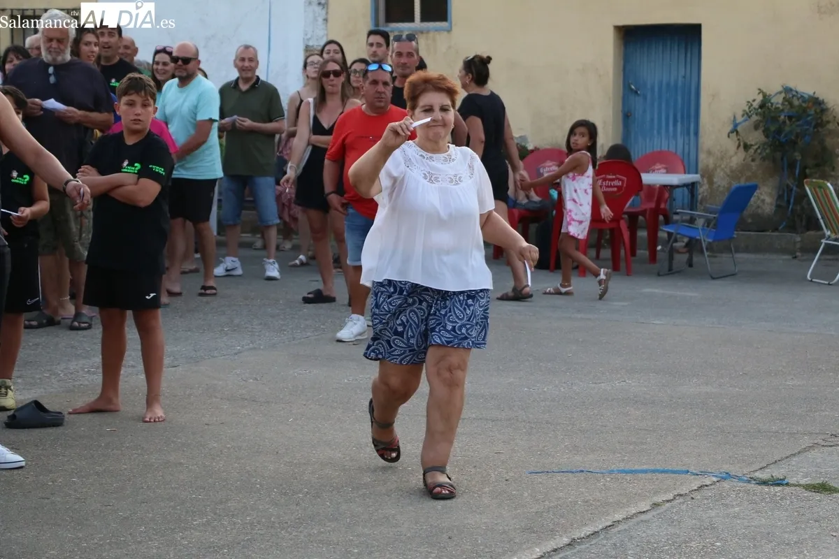 En torno a unas 500 personas asistían a la merienda-cena a base empanada de distintos tipos y hornazo / CORRAL