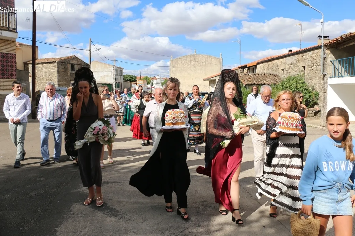 Dos años después, Encinasola volvió a contar con madrinas en sus fiestas en honor a la Virgen de las Candelas / CORRAL
