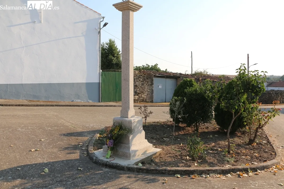 Animado y participativo desfile de peñas y carrozas en Cerralbo / CORRAL