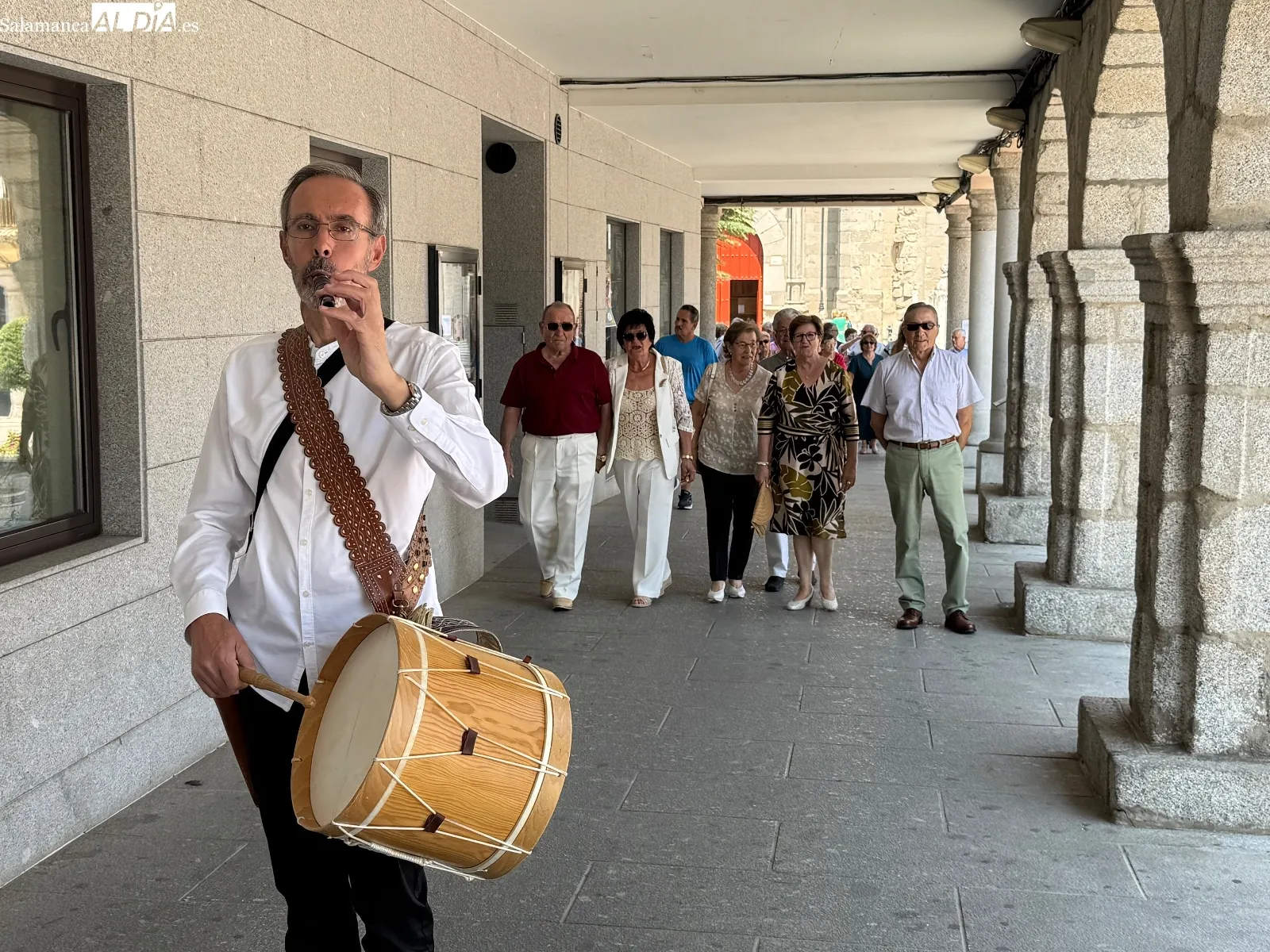 Foto 3 - Emoci&oacute;n, abrazos y homenajes sorpresa en la fiesta anual de la Asociaci&oacute;n de Mayores San Miguel