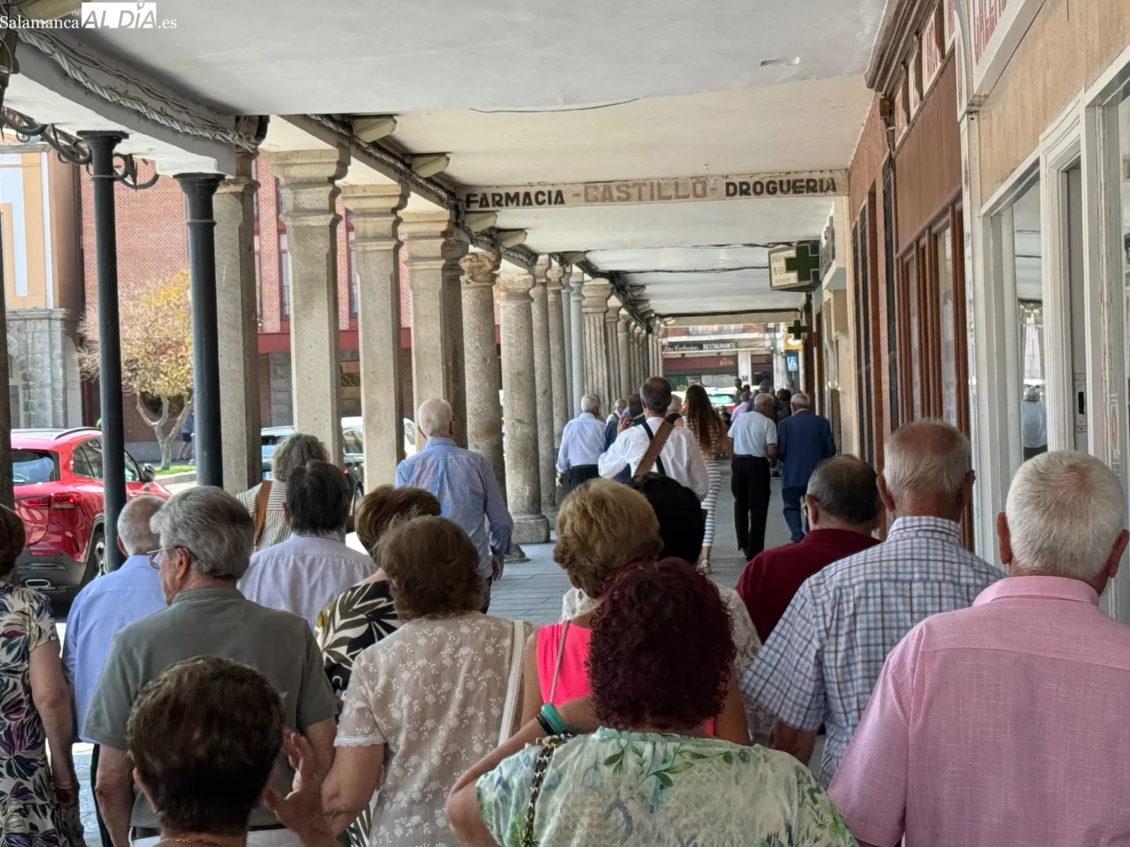 Foto 2 - Emoci&oacute;n, abrazos y homenajes sorpresa en la fiesta anual de la Asociaci&oacute;n de Mayores San Miguel