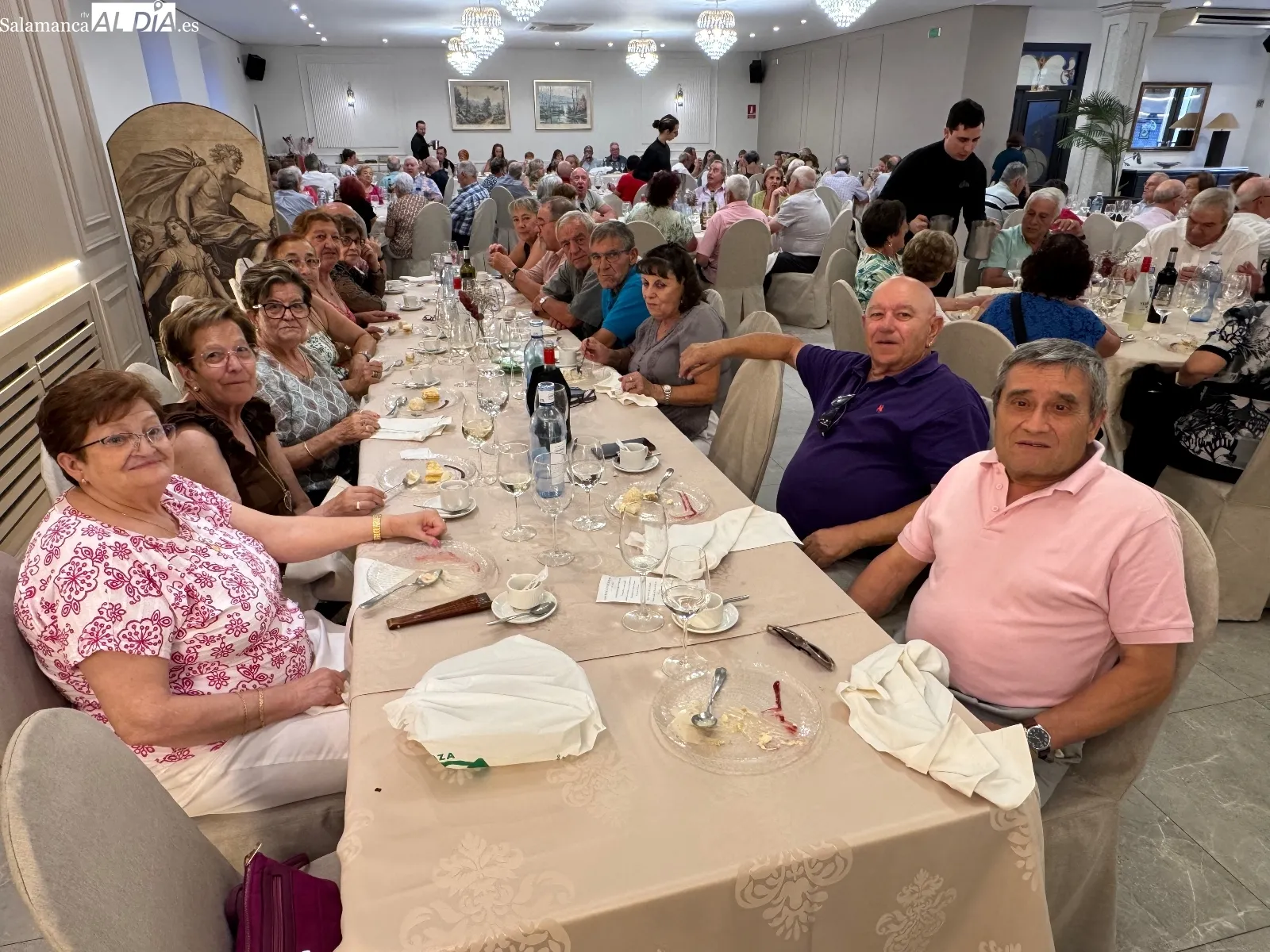 Foto 9 - Emoci&oacute;n, abrazos y homenajes sorpresa en la fiesta anual de la Asociaci&oacute;n de Mayores San Miguel