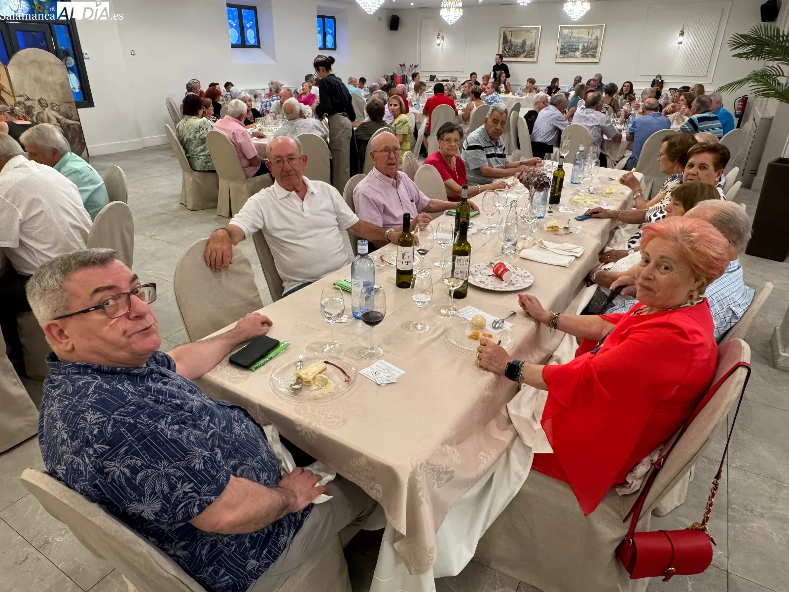 Foto 10 - Emoci&oacute;n, abrazos y homenajes sorpresa en la fiesta anual de la Asociaci&oacute;n de Mayores San Miguel