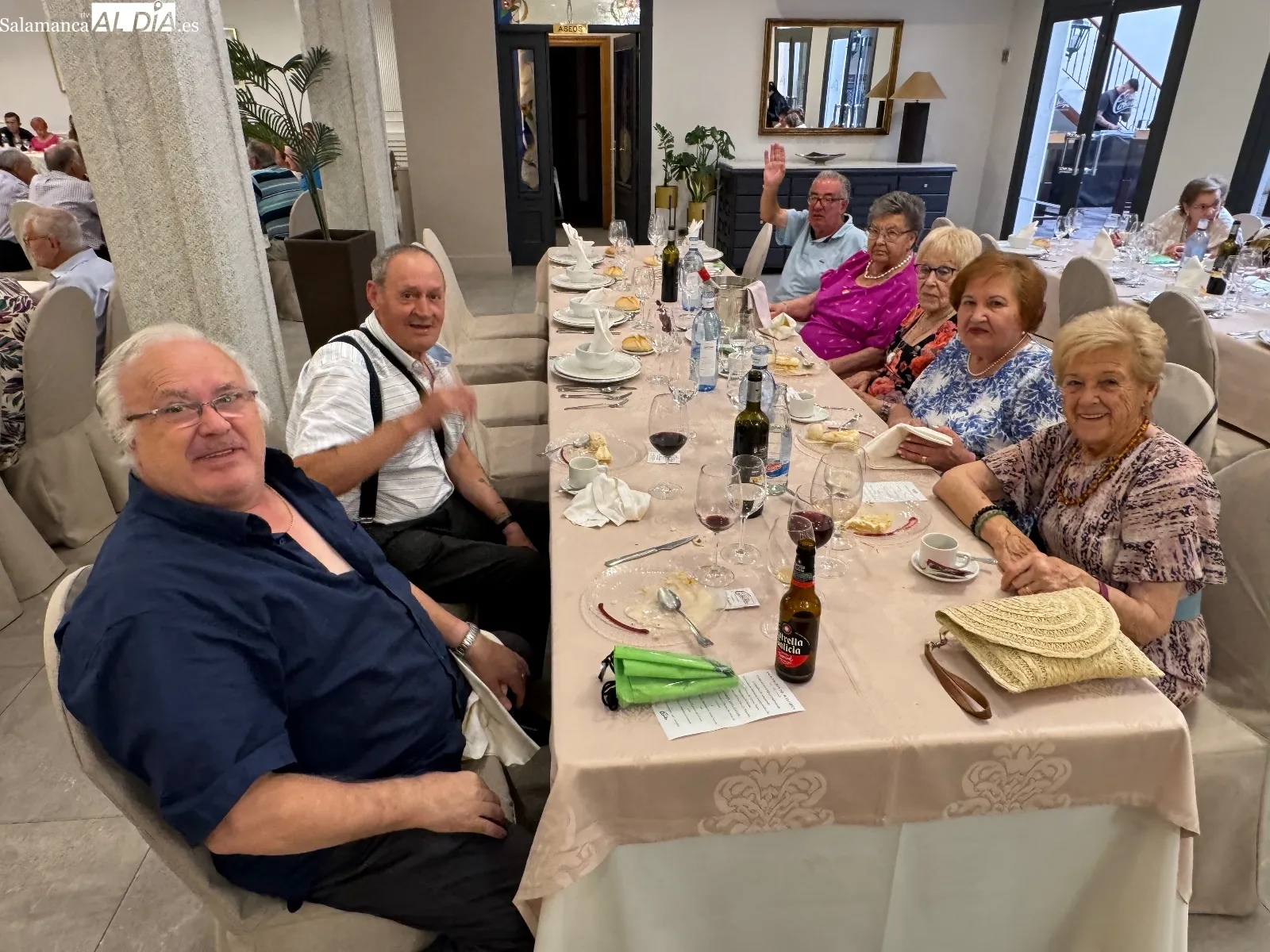 Foto 11 - Emoci&oacute;n, abrazos y homenajes sorpresa en la fiesta anual de la Asociaci&oacute;n de Mayores San Miguel