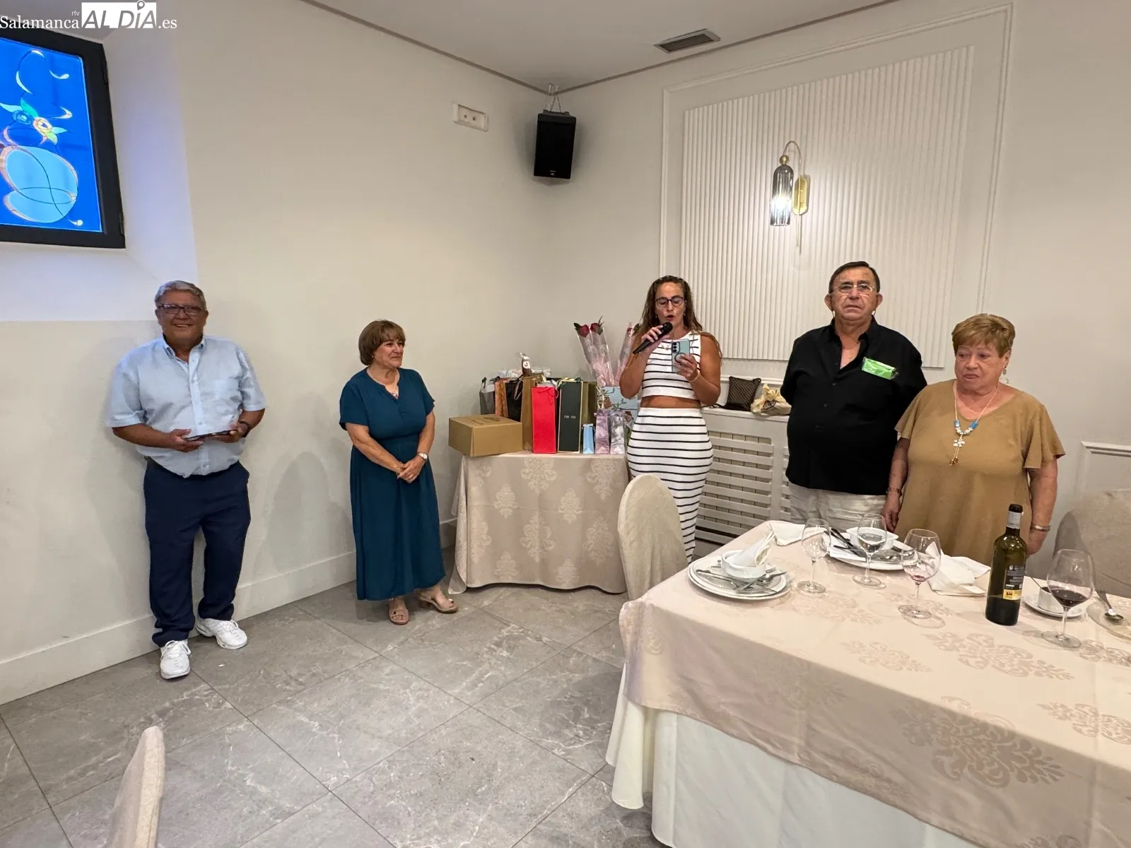 Foto 5 - Emoci&oacute;n, abrazos y homenajes sorpresa en la fiesta anual de la Asociaci&oacute;n de Mayores San Miguel