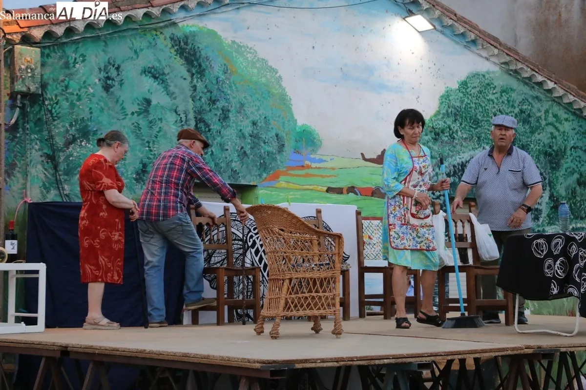 El público se ha reído con el sainete de José Cedena interpretado por el grupo de teatro de El Cubo de Don Sancho / CORRAL 