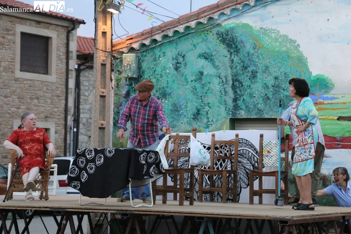 El público se ha reído con el sainete de José Cedena interpretado por el grupo de teatro de El Cubo de Don Sancho / CORRAL 