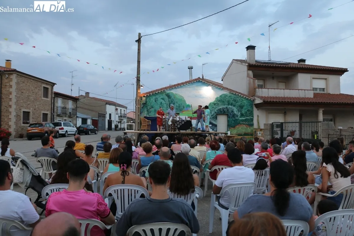 El público se ha reído con el sainete de José Cedena interpretado por el grupo de teatro de El Cubo de Don Sancho / CORRAL 