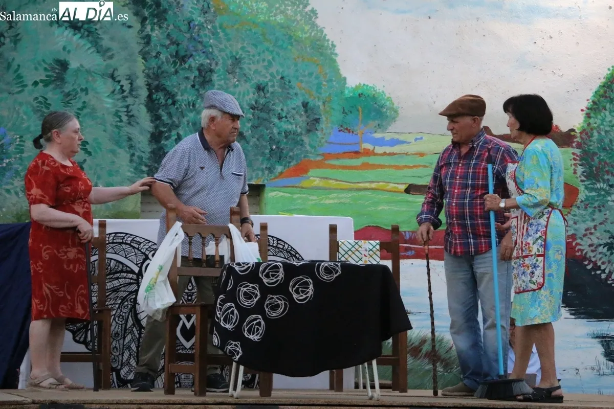 El público se ha reído con el sainete de José Cedena interpretado por el grupo de teatro de El Cubo de Don Sancho / CORRAL 