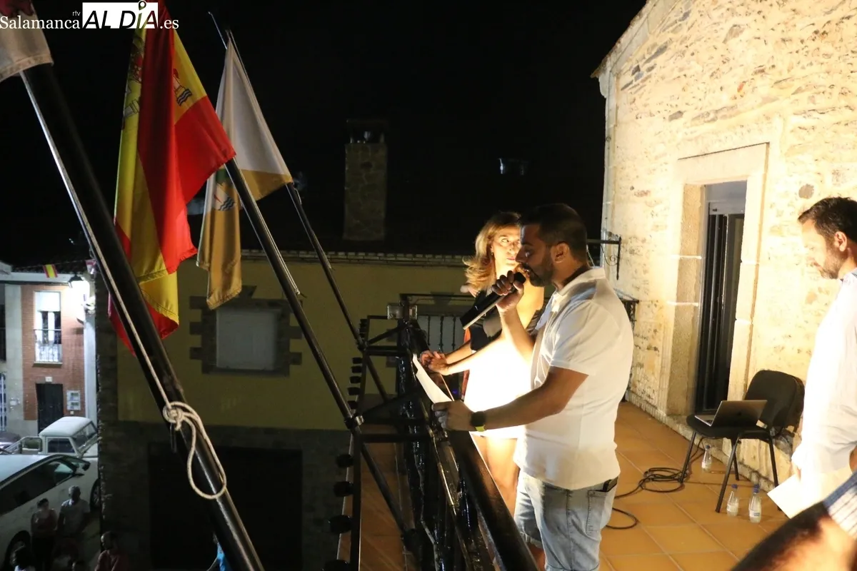 El periodista de Cuatro, Miguel Manso, da el pistoletazo de salida a las fiestas de Saucelle con un bonito pregón / CORRAL