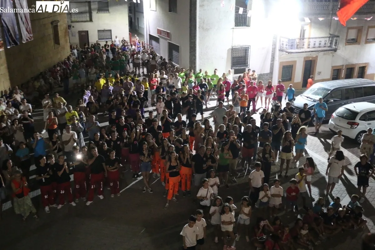 El periodista de Cuatro, Miguel Manso, da el pistoletazo de salida a las fiestas de Saucelle con un bonito pregón / CORRAL
