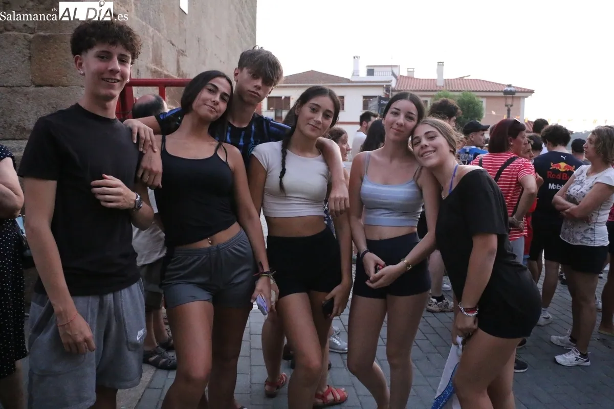 Pancetada popular en la que se repartieron 90 kilos de panceta en montaditos y con sangría / CORRAL