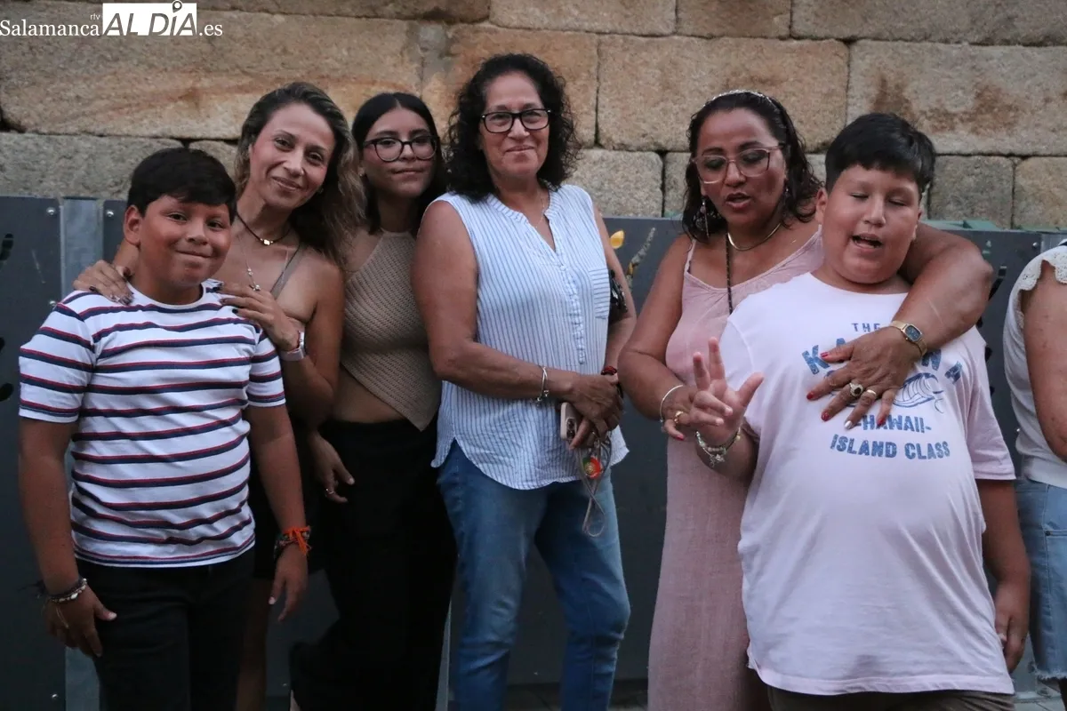 Pancetada popular en la que se repartieron 90 kilos de panceta en montaditos y con sangría / CORRAL