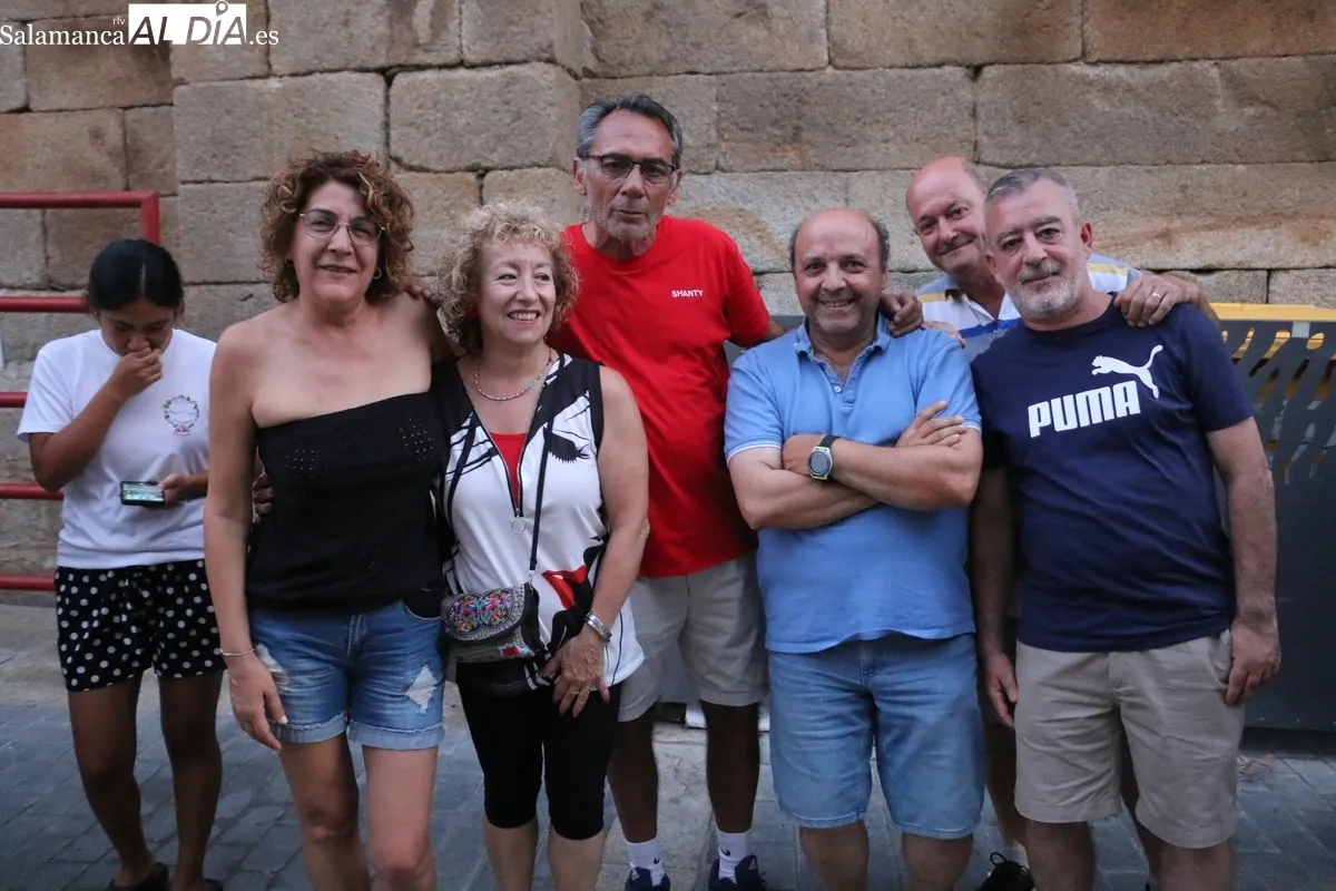 Pancetada popular en la que se repartieron 90 kilos de panceta en montaditos y con sangría / CORRAL