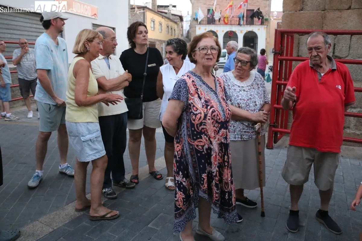 Pancetada popular en la que se repartieron 90 kilos de panceta en montaditos y con sangría / CORRAL