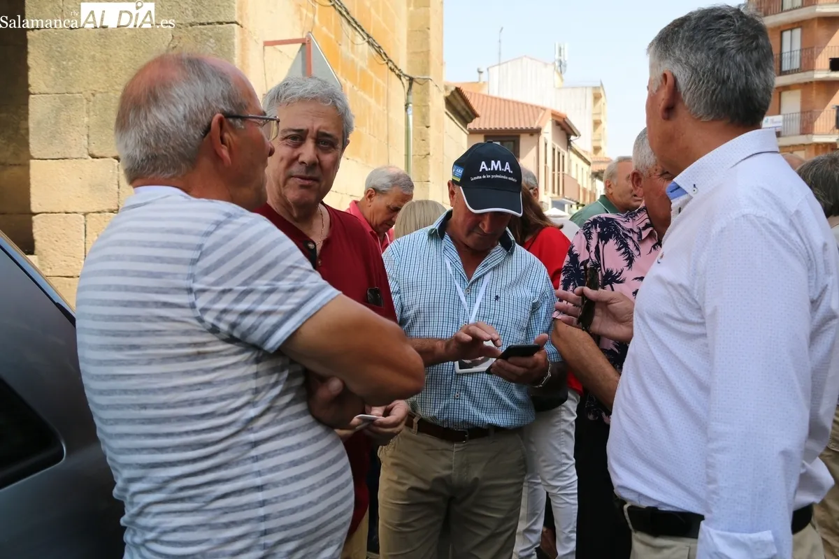 Emotivo encuentro de antiguos estudiantes de la residencia de Vitigudino por el 50 aniversario del centro / CORRAL