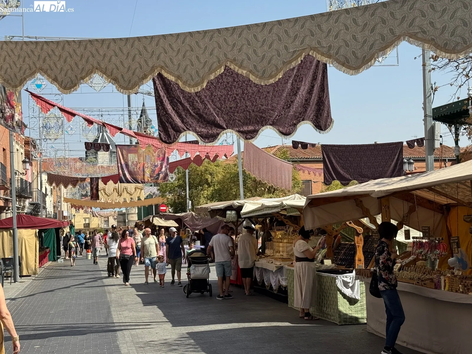 Foto 3 - Encanto de &eacute;poca y continua actividad para dar la bienvenida al Mercado Barroco