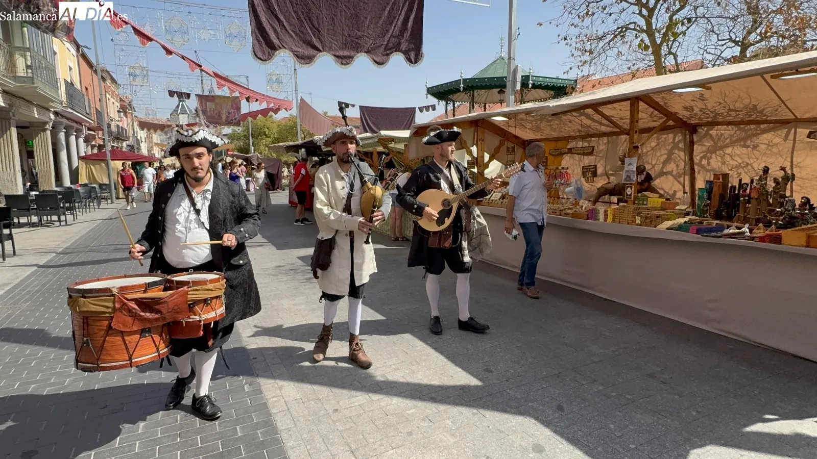 Foto 2 - Encanto de &eacute;poca y continua actividad para dar la bienvenida al Mercado Barroco