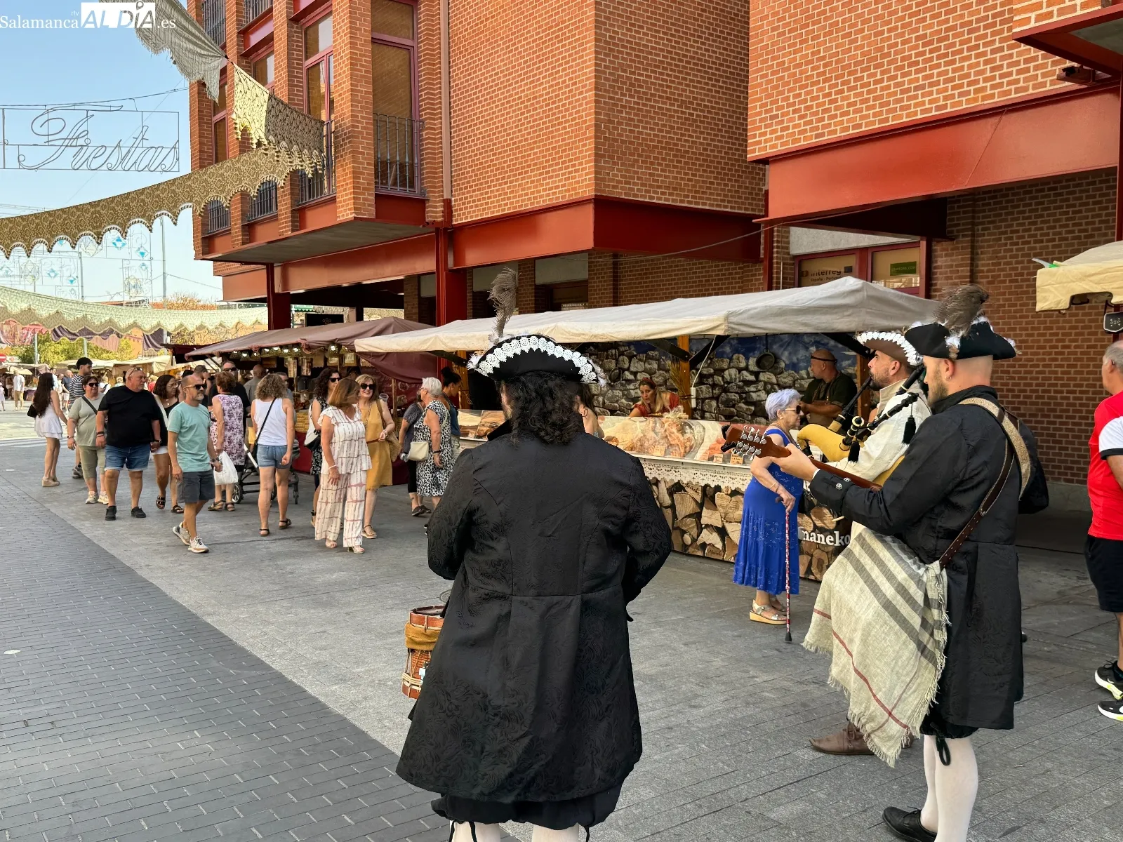 Foto 7 - Encanto de &eacute;poca y continua actividad para dar la bienvenida al Mercado Barroco