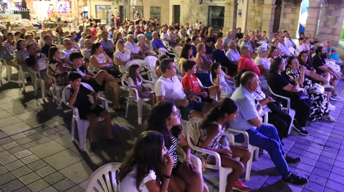Actuación del humorista Alberto Cabrillas en Vitigudino / CORRAL