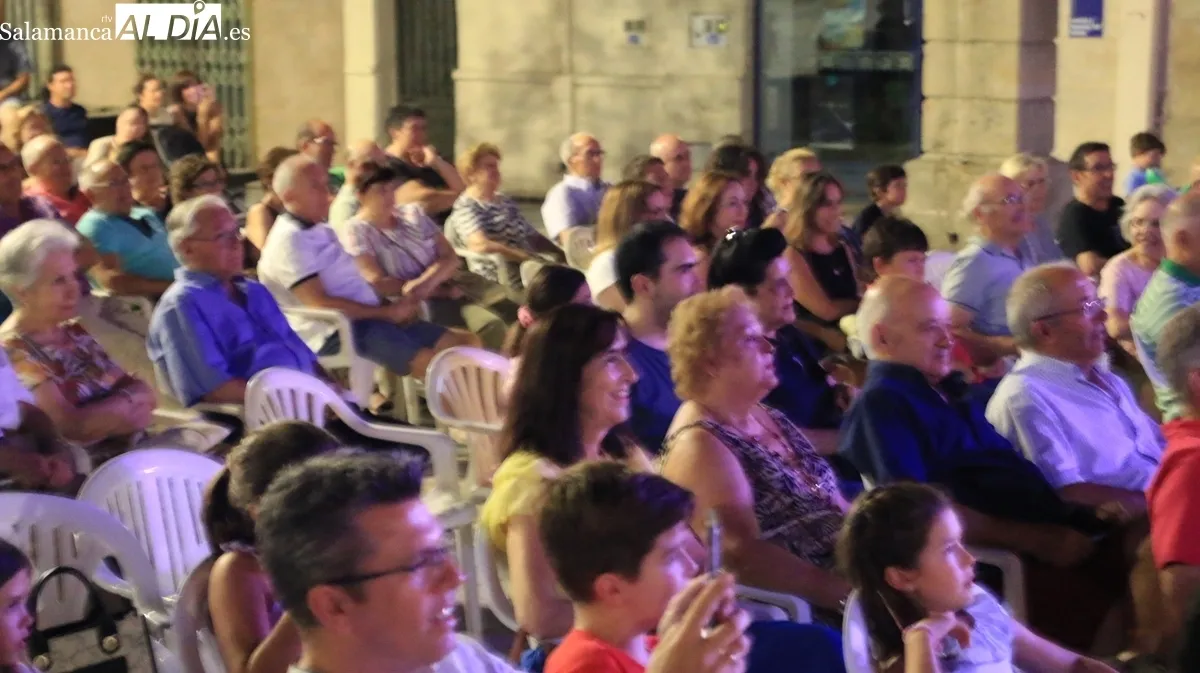 Actuación del humorista Alberto Cabrillas en Vitigudino / CORRAL