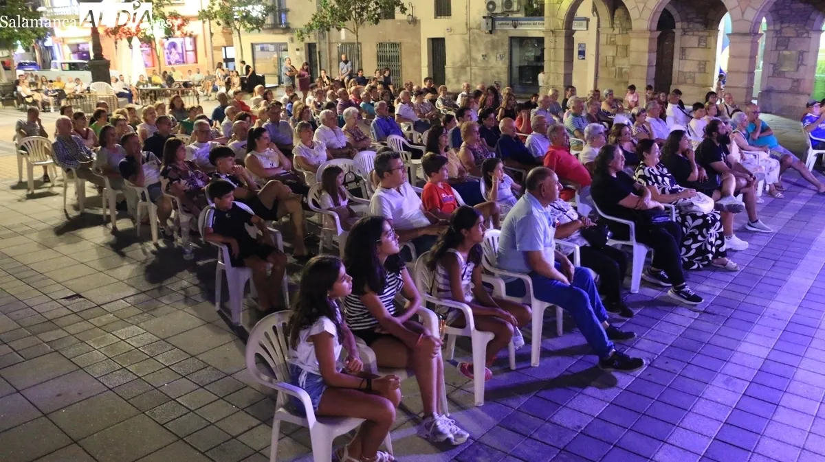 Actuación del humorista Alberto Cabrillas en Vitigudino / CORRAL