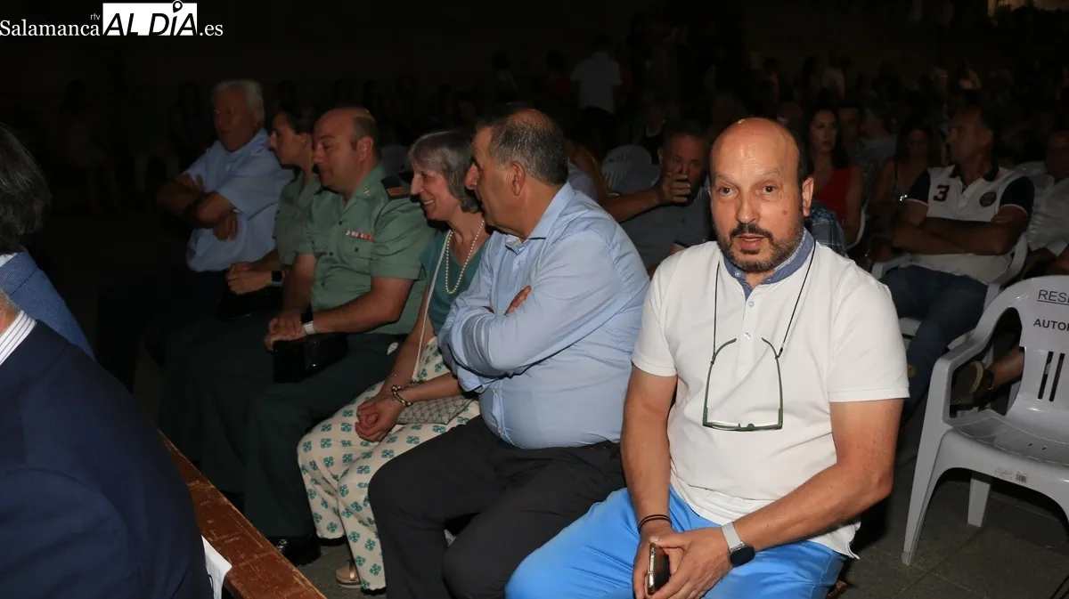 Acto de presentación e imposición de bandas a la Corte de Honor y pregón de las Ferias y Fiestas de Vitigudino 2025 / CORRAL 