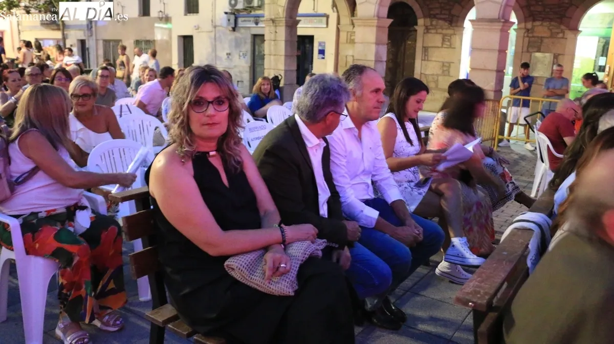 Acto de presentación e imposición de bandas a la Corte de Honor y pregón de las Ferias y Fiestas de Vitigudino 2025 / CORRAL 