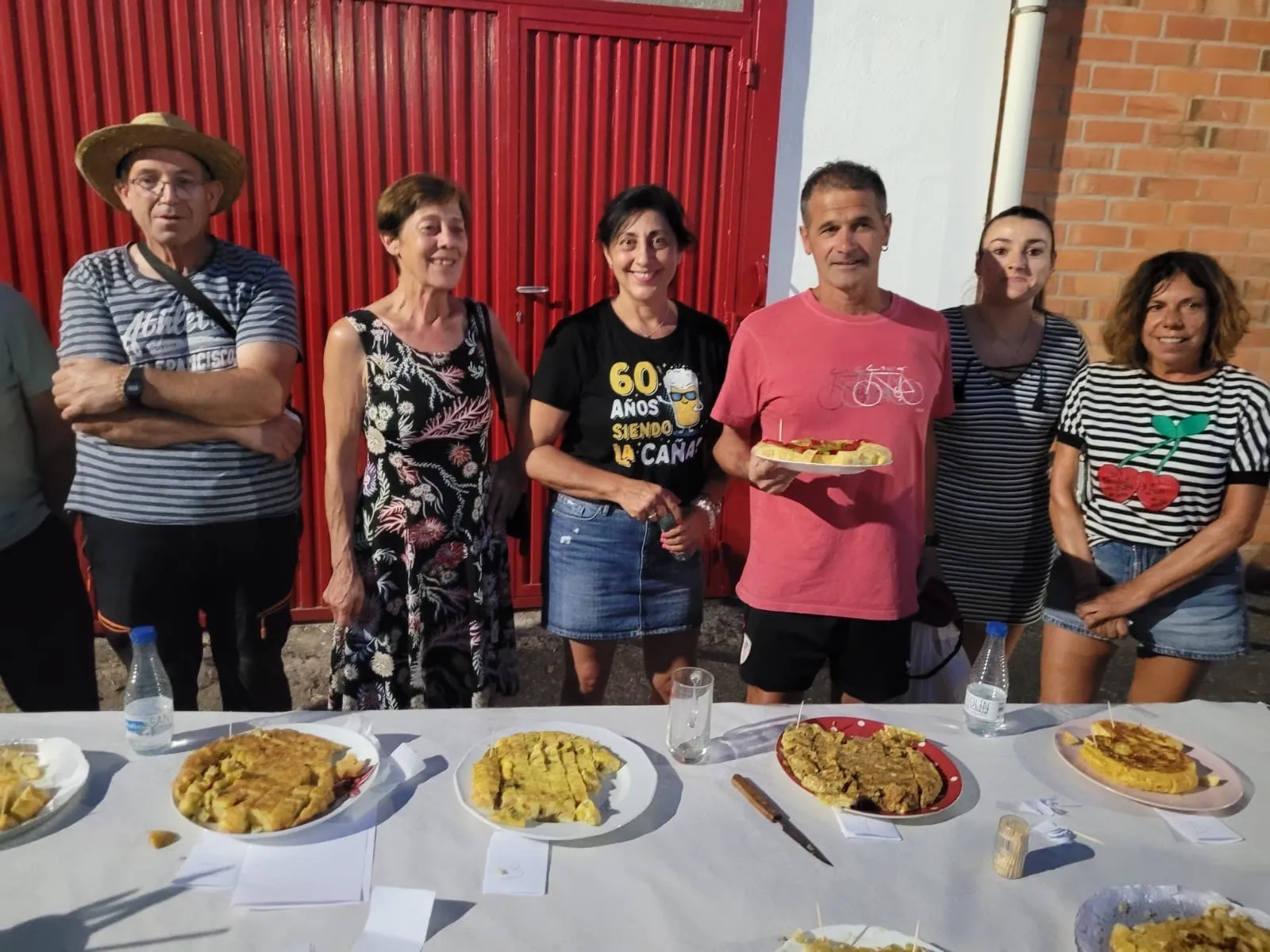 Foto 8 - Sabor, diversi&oacute;n y gran ambiente en los llamativos concursos de lanzamiento de azad&oacute;n y tortillas de patata en Cantaracillo