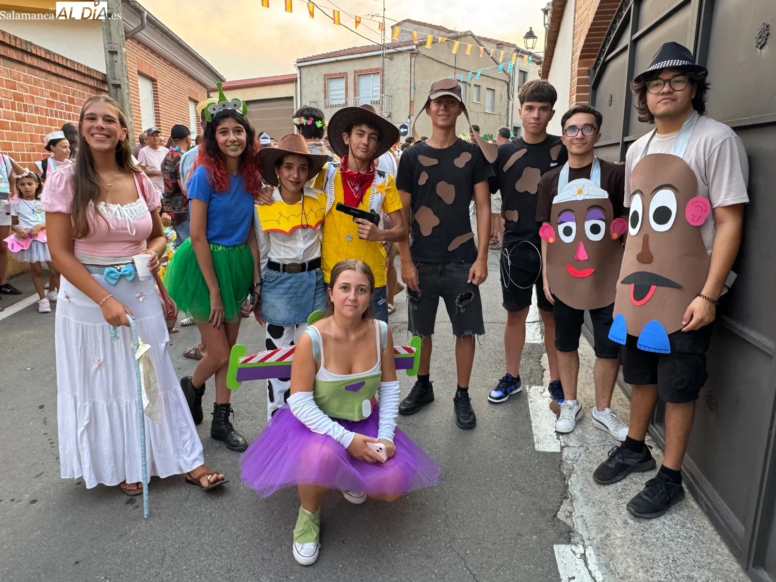 Desfile de peñas en Cantalpino