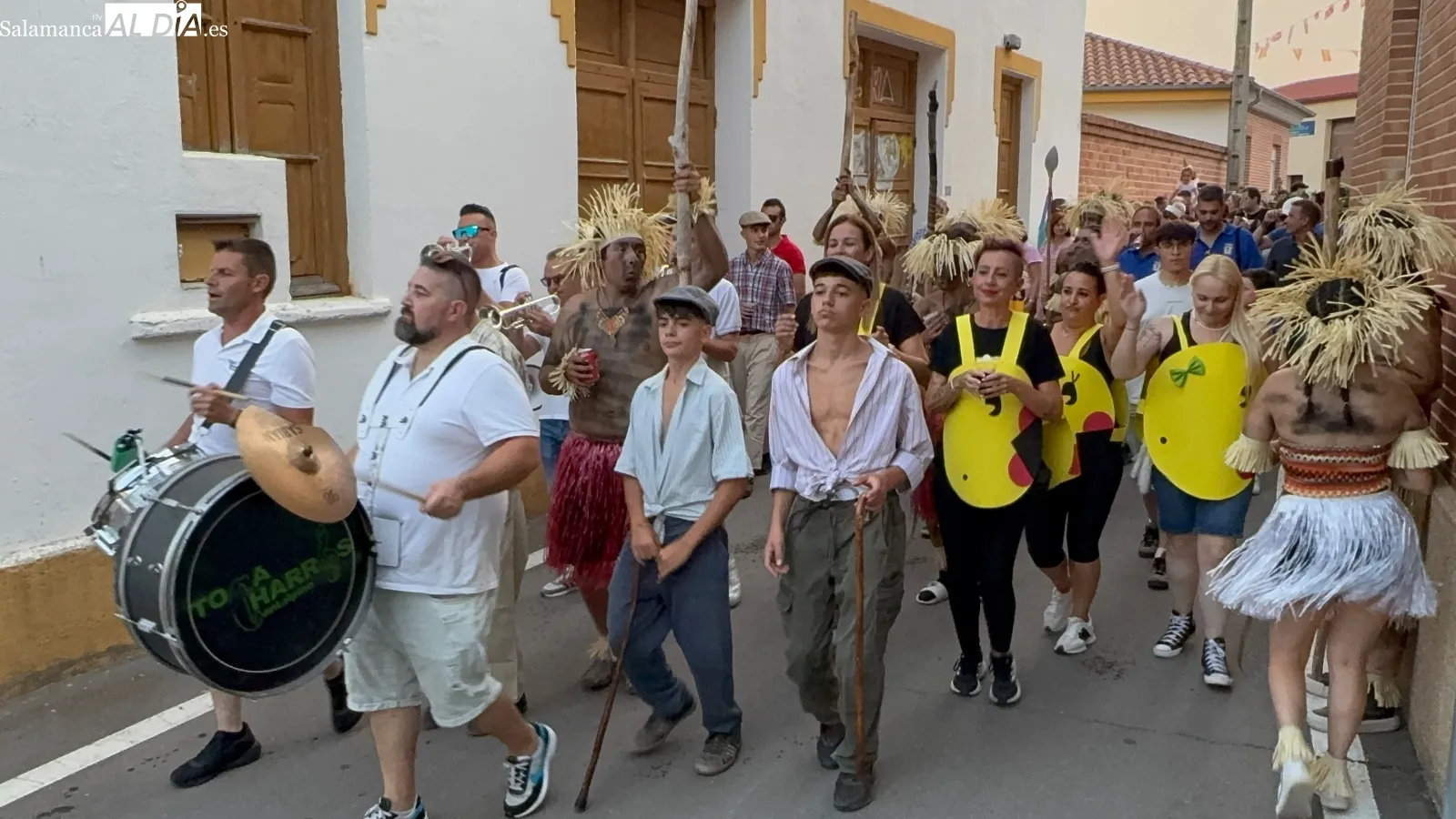Desfile de peñas en Cantalpino