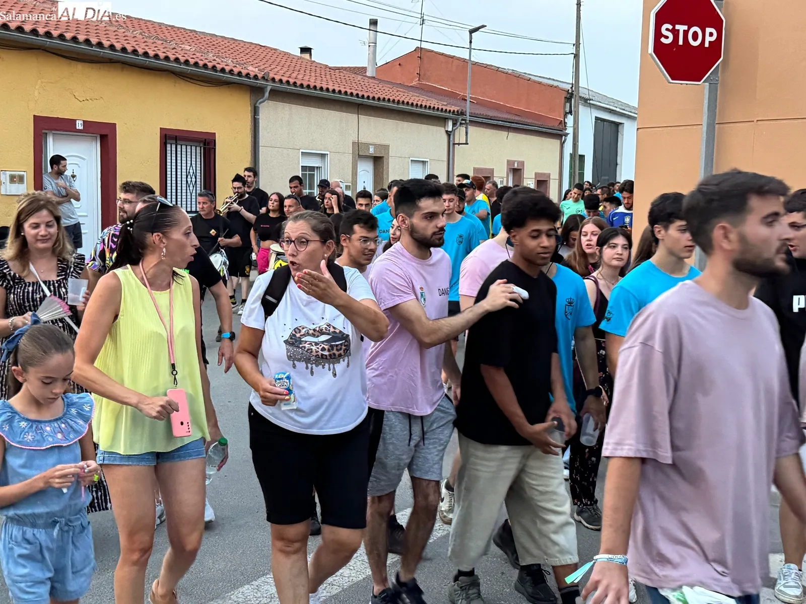 Desfile de peñas en Babilafuente