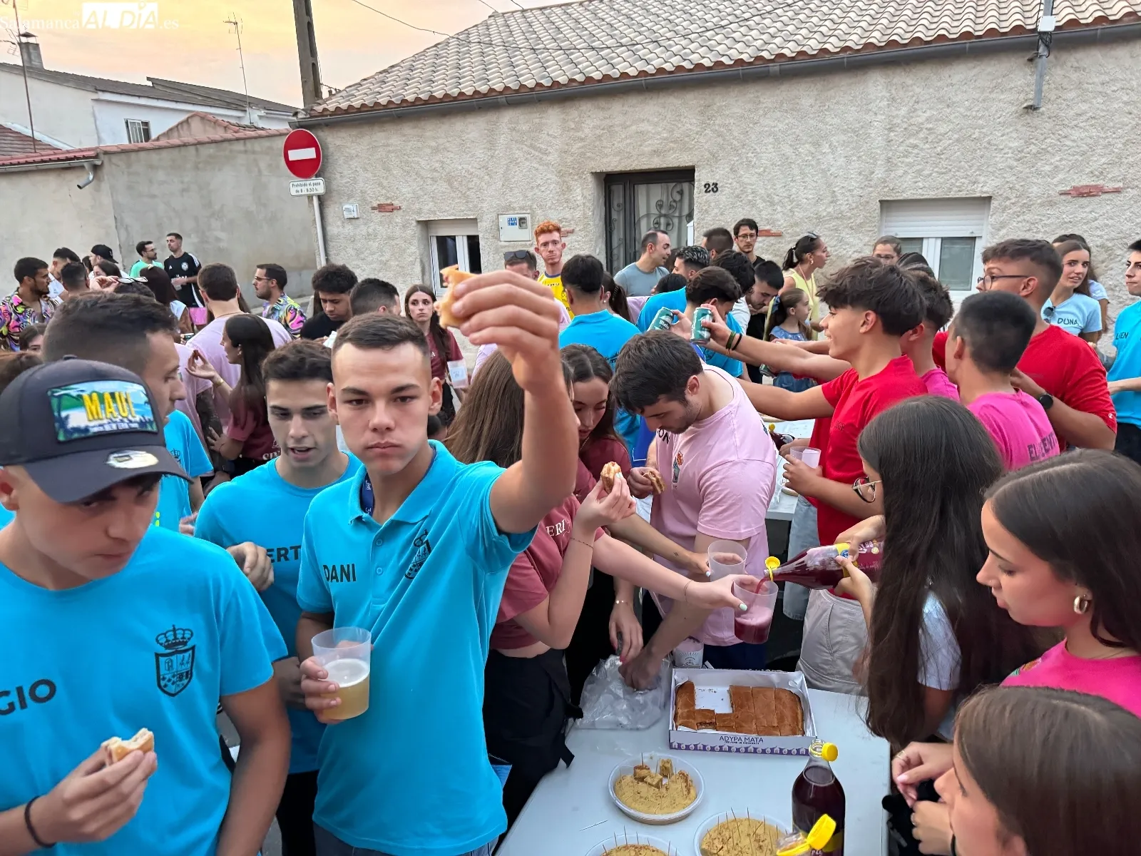 Desfile de peñas en Babilafuente