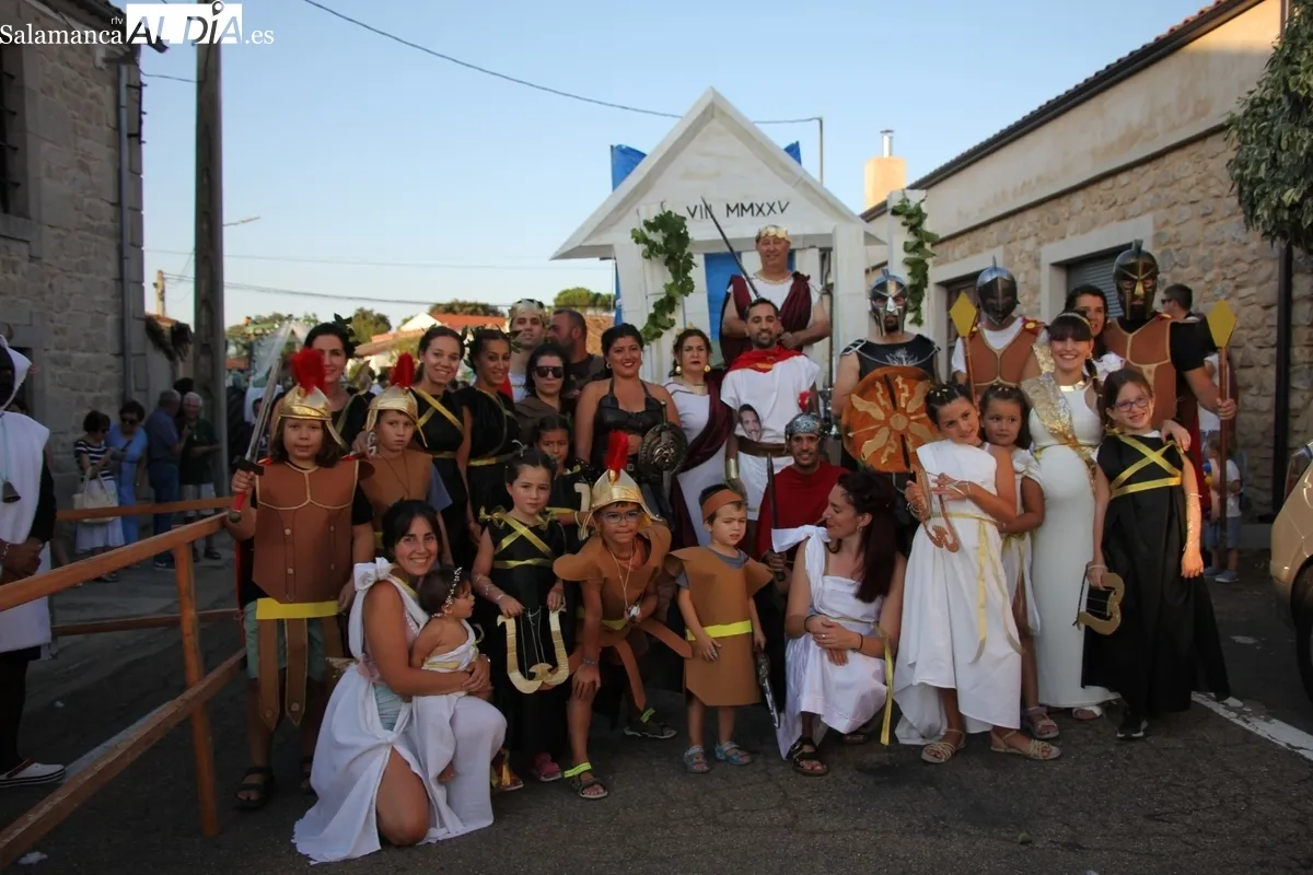 Divertido e imaginativo desfile de carrozas en Ciperéz / MARÍA ISABEL SÁNCHEZ
