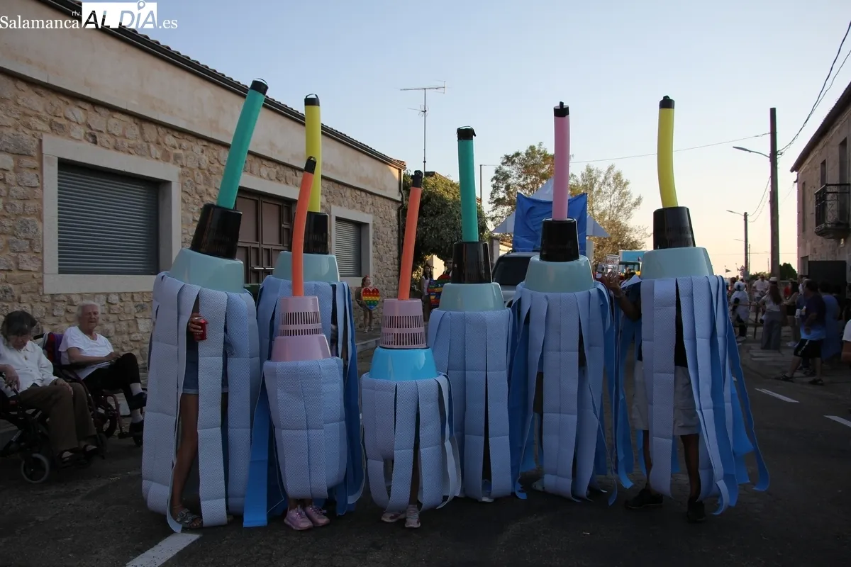 Divertido e imaginativo desfile de carrozas en Ciperéz / MARÍA ISABEL SÁNCHEZ